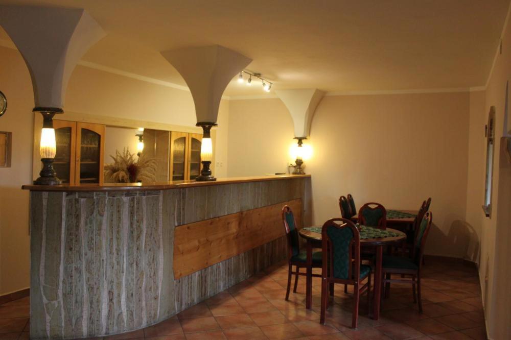 Hotel Zlaty Lev Svitavy Exterior foto